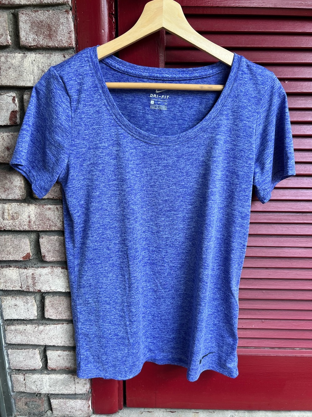 Nike Dri-FIT Women's Blue Short-Sleeve Scoop Neck Top Small